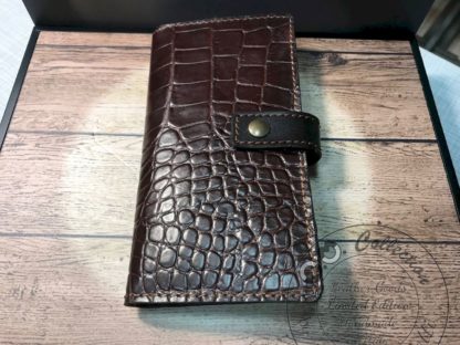 Cover per iPhone 7/8 plus di OM Collection by Andrea Masotti in cuoio stampato coccodrillo fatta a mano